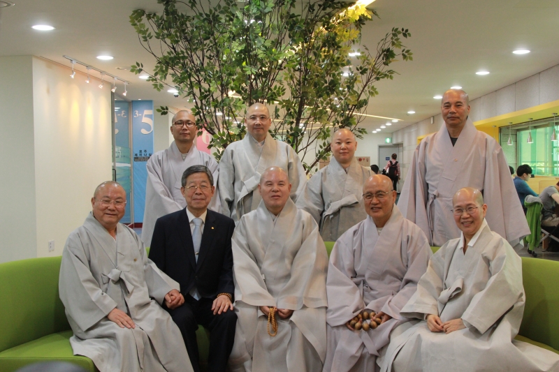 2014.04.22_동국대 중앙도서관 격려 방문